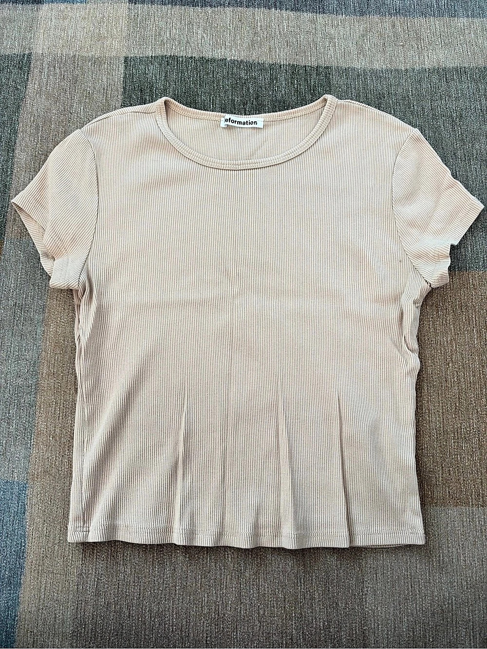 Reformation Muse Tee Ribbed Short Sleeve Top in Tan Small